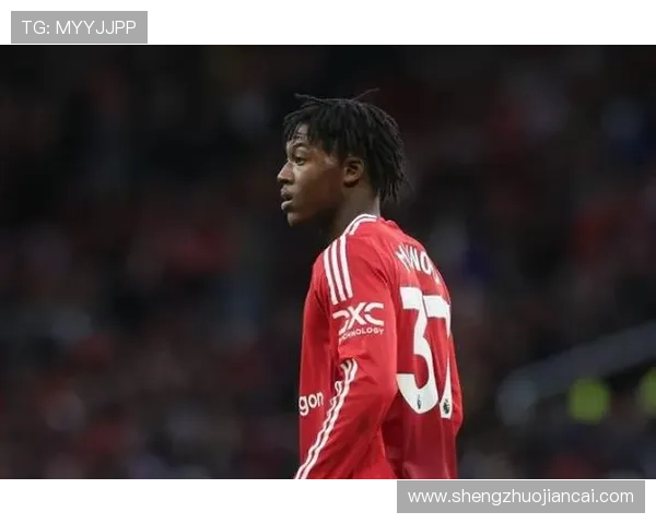 拜仁对曼联中场梅努表现出浓厚兴趣引发关注