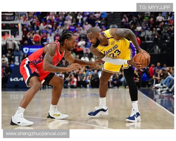 湖人训练热身艾顿与克内克特折返跑展现拼搏精神与团队默契